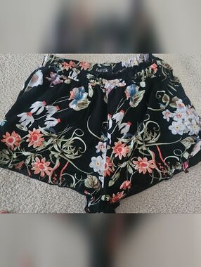 fab'rik Black Floral High-Waist Shorts with Coral & White Blooms Size Large
